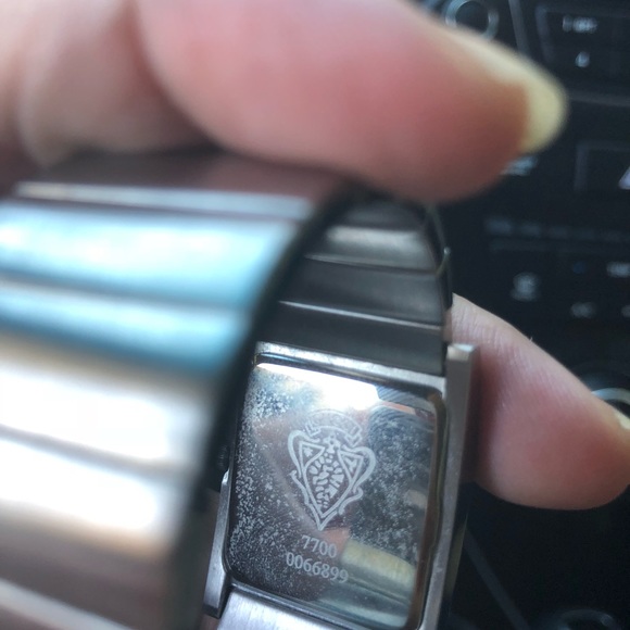 Gucci Swiss Watch Authentic - Picture 3 of 8